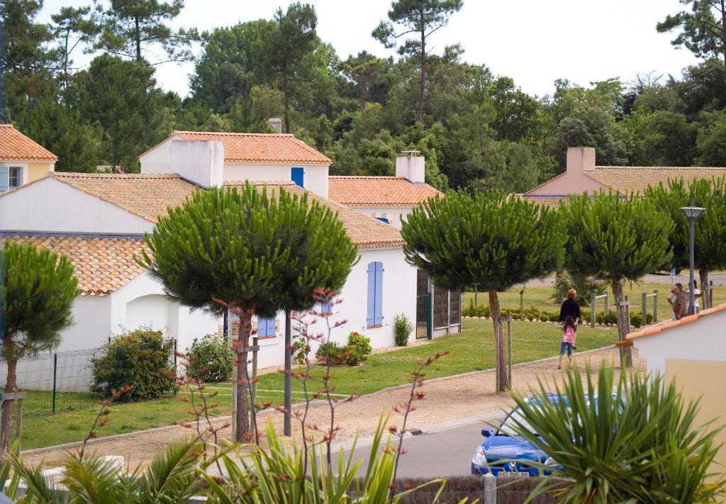 Madame Vacances Le Domaine De Vertmarines サン・ジャン·ド・モン エクステリア 写真